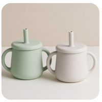 SINYA 專業研發系列｜全矽膠嬰兒學習吸管水杯 (雙耳好抓握設計 / 食品級安全矽膠 / 柔軟吸管不傷牙齦 / 幼兒自主飲水練習杯)