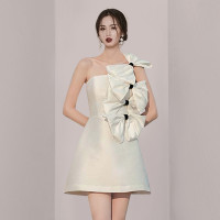 法式白色蝴蝶結洋裝女夏高端輕奢設計感名媛斜肩抹胸緞面小禮裙